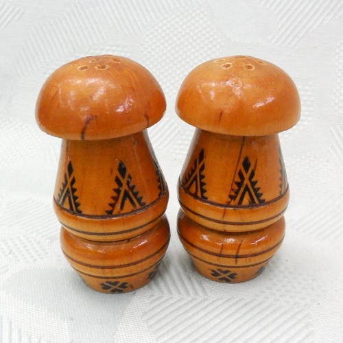 Alte figuren aus holz pfeffer - aus,