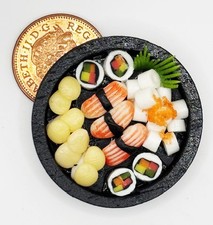 Puppenhaus gemischtes Sushi im