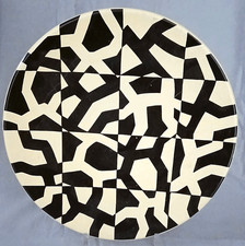 Karlsruher Majolika Künstlerteller "Labyrinth" - Auflage 8/200, signiert, 30 cm