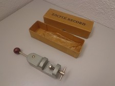 (32) Altes Uhrmacherwerkzeug