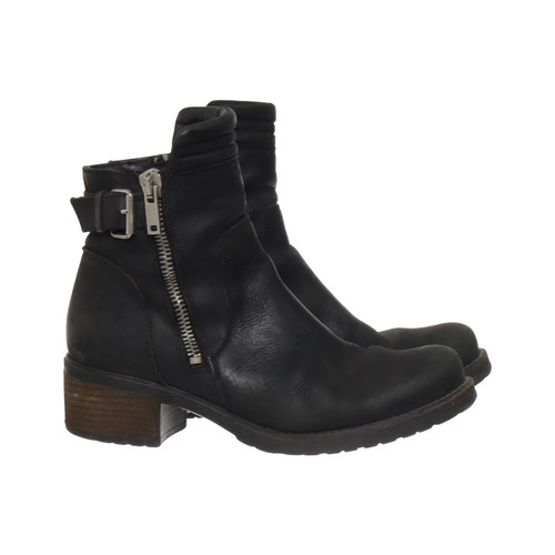 Rugged old west - jb, boots