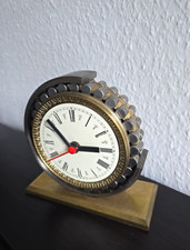 Alte Tischuhr drehbar