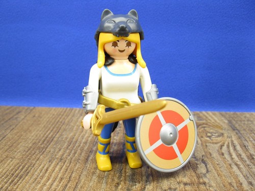 Schildmaid mit schild - schildmaid,