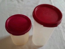 Tupperware 2 x Eidgenossen rund beere rot  440 ml und 650 ml - Vorratsdosen