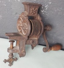 schöner alter dekorativer Tisch Tabak/Bohnenschneider Metall gesetzl. geschützt