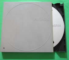 Original REVOX Alu Tonband-Spule, NAB, 26,5 cm in REVOX Schuber