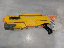 Nerf Longshot CS 6 mit Reichweitensteigerung und "Granatwerfer" Mod Cosplay