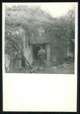 Foto Soldat vor zerstörten Bunker Shelter Maginot-Linie Belgien Frankreich 1941