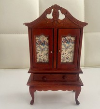 Puppenhaus Schrank in