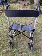 Rollator Gehhilfe 9269 , kaum benutzt, mit Rückenstütze zum Sitzen