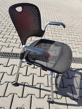 Herman Miller  Konferenzstuhl mit Rollen  stapelbar  schwarz