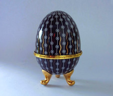 PORZELLAN-EI-DOSE MIT 3