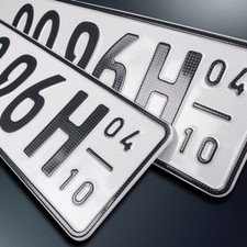 2 CARBON Kennzeichen | Saison