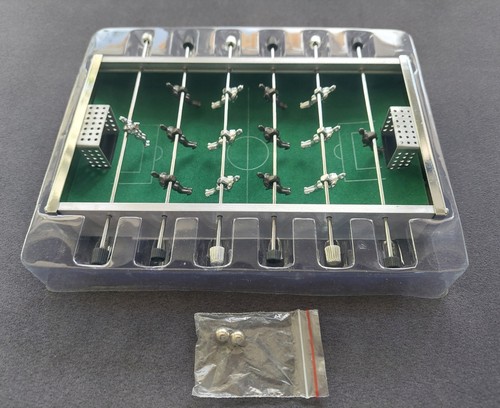 Mini tischkicker aus metall - aus,