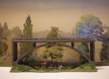 H0 Diorama HO 1:87 Spannbeton Bogenbrücke eingleisig Brücke Kuhweide patiniert