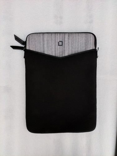 Dicota code sleeve - sleeve,
