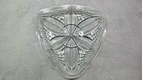 Glasschale dreieckig mit