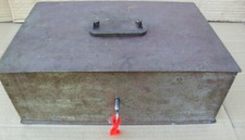 Alte große EISENKISTE