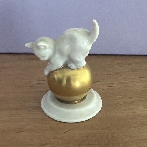 Rosenthal katze auf goldenem - auf,