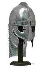 mit Normannenhelm Wikingerhelm