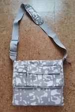 Wickeltasche Windeltasche Babytasche  mit Wickelunterlage Grau/ weiß