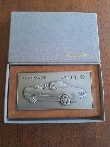 Plakette bertone astra - plakette, f