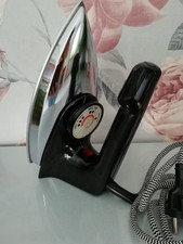 Kleiner Bügeleisen für Zuhause und Reise Retro