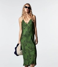 Zara Damen Grünes Schlupf Midikleid V-Ausschnitt Träger Psychedelic Swirl Grö...