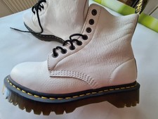 Dr. Martens 8-Loch Boots NEU