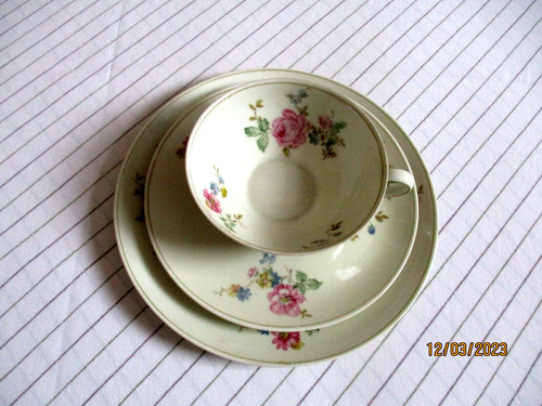Decorative porcelain place - decorative,