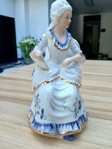 Porzellan figur dame auf stuhl - porzellan,