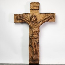 Handgeschnitztes Holzkreuz