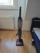 Staubsauger und Bodenwischer