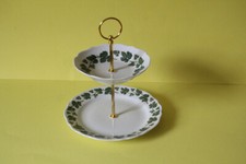 zweistöckige Etagere Teller