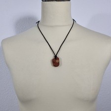 Halskette m. besonderem Stein