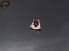 1/87 Sport Frau macht Yoga Meditiert Figur H0 HO