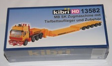 Kibri 13582 - MB SK Zugmaschine mit Tiefbettauflieger und Zubehör (H0)