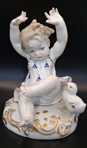 Mädchen mit küken ens - küken,