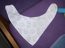 Verkaufe ein Dreiecks-, Spucktuch von Penaten