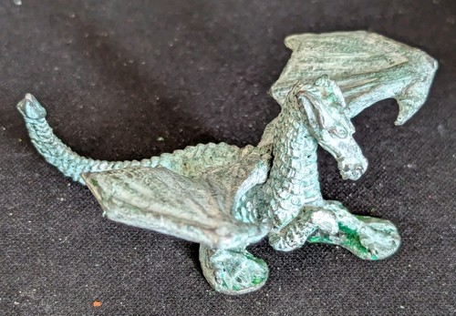 Junger roter feuerdrache - junger,