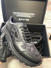 Prada High-Top-Sneaker aus