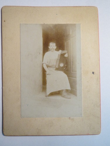 Mann mit musik instrument - mit, musik-instrument