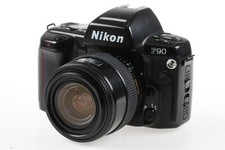 NIKON F90 mit 28-70mm Macro