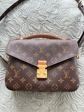 LV Louis Vuitton Pochette