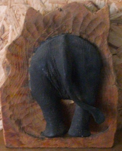 Elefant von hinten auf holz - von,