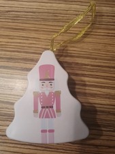 Rosa Metalldose Tannenbaum Form mit Nussknacker Motiv zum Aufhängen