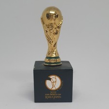 Fußball FIFA World Cup Pokal Trophy Holzpodest WM Pokal 45mm Trophäe