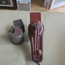 alte mechanische Reibe Mühle