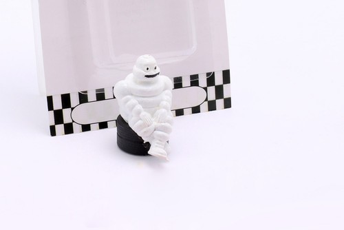 Michelin reifen sitzende figur - reifen,
