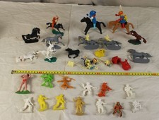 B10/ kl. Spielzeugfiguren Konvolut - alte Kunststoff Figuren + Einzelteile /S312